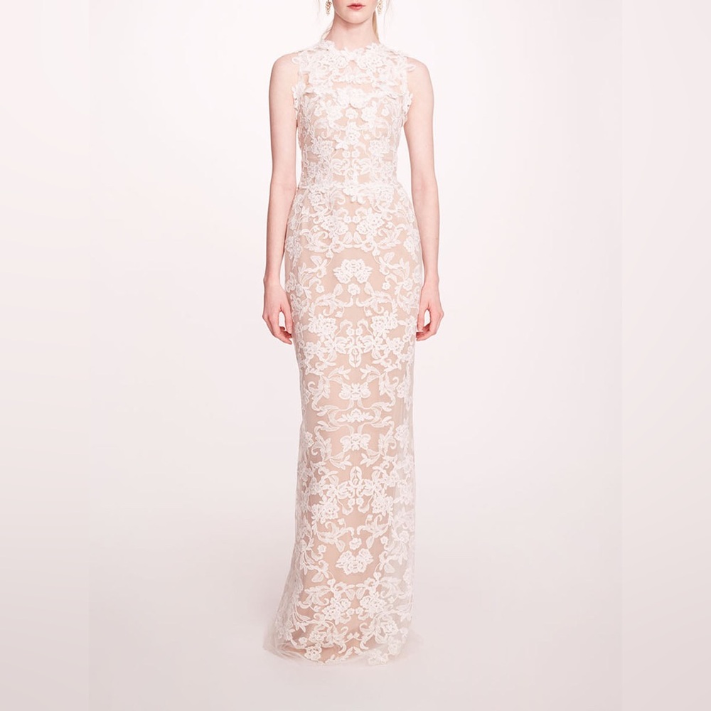 Elegant Sleeveless Ivory Lace Wedding Dress